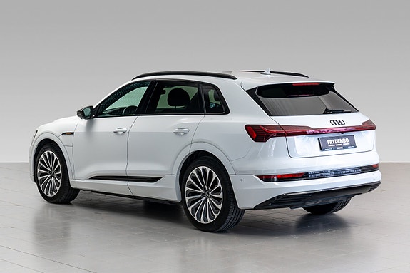 Audi e-tron 7 of 30