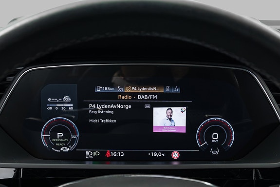 Audi e-tron 11 of 30