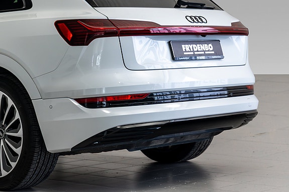 Audi e-tron 8 of 30