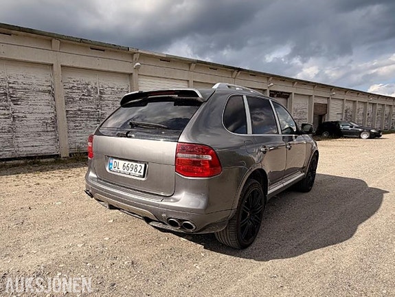Porsche Cayenne 7 of 8