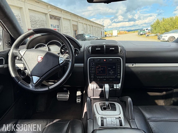 Porsche Cayenne 8 of 8