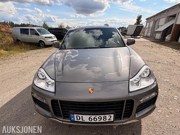 Porsche Cayenne 2 of 8