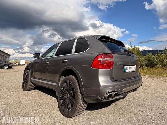 Porsche Cayenne 6 of 8
