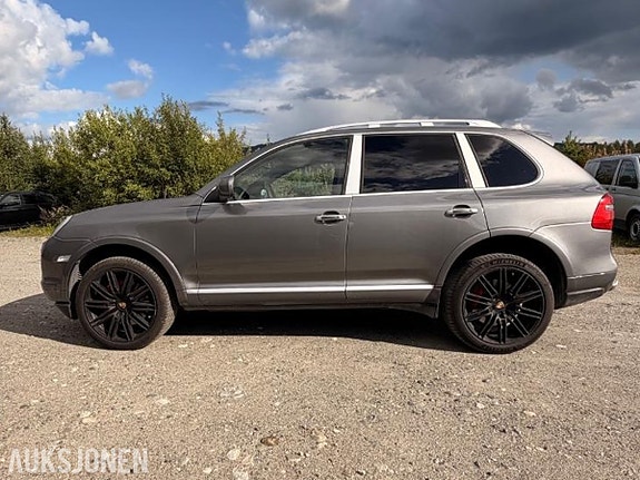 Porsche Cayenne 4 of 8