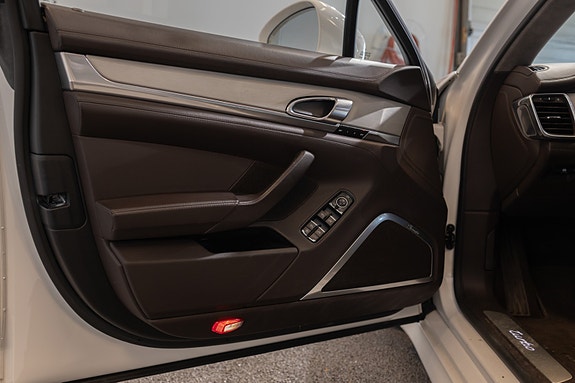 Porsche Panamera 8 of 28