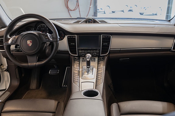 Porsche Panamera 19 of 28