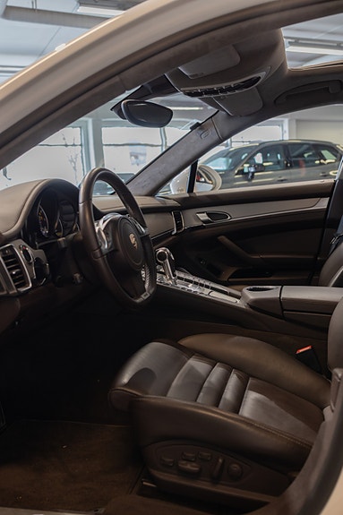 Porsche Panamera 9 of 28