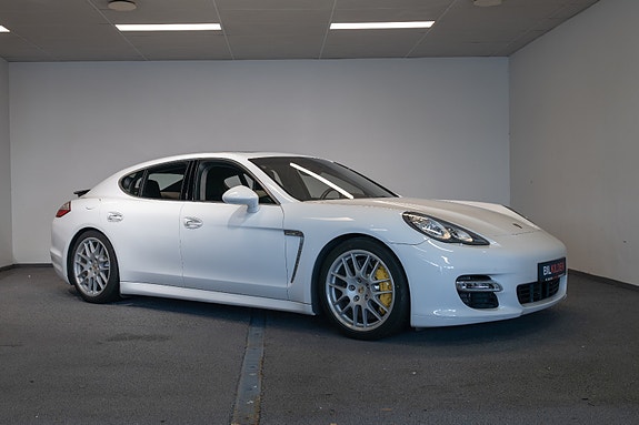 Porsche Panamera 2 of 28