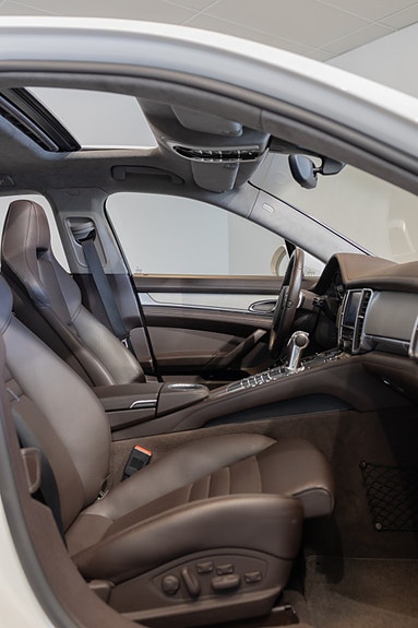 Porsche Panamera 10 of 28