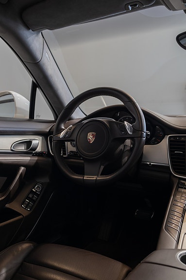 Porsche Panamera 17 of 28
