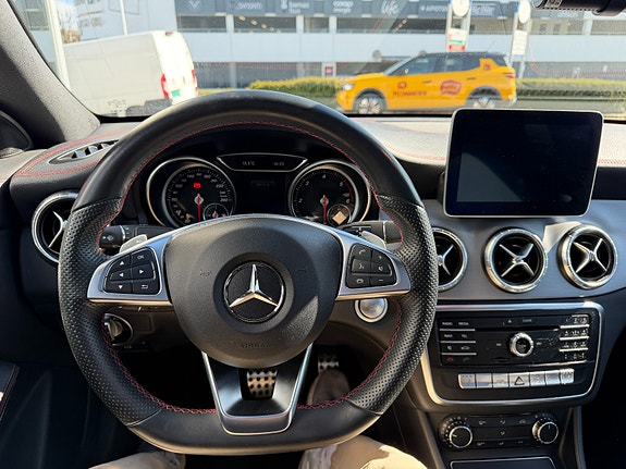 Mercedes-Benz CLA220 d 8 of 17