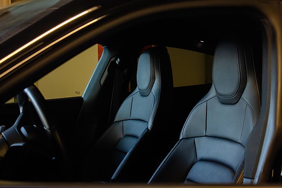 Porsche Taycan 10 of 11
