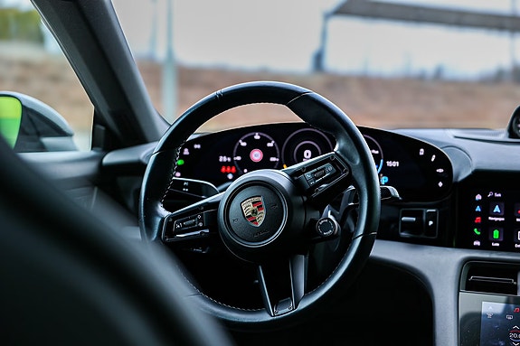 Porsche Taycan 5 of 11