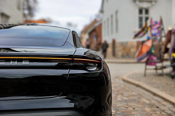 Porsche Taycan 4 of 11