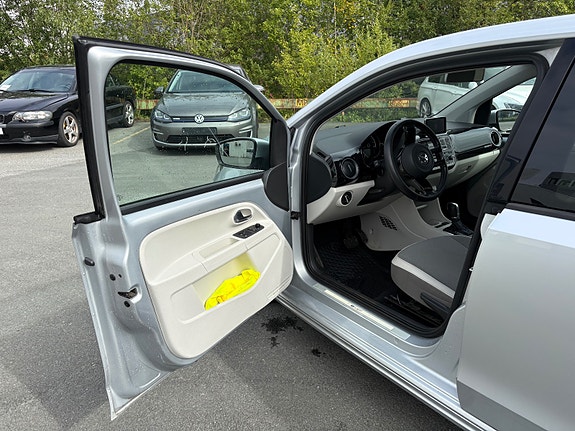 Volkswagen UP! 9 of 30