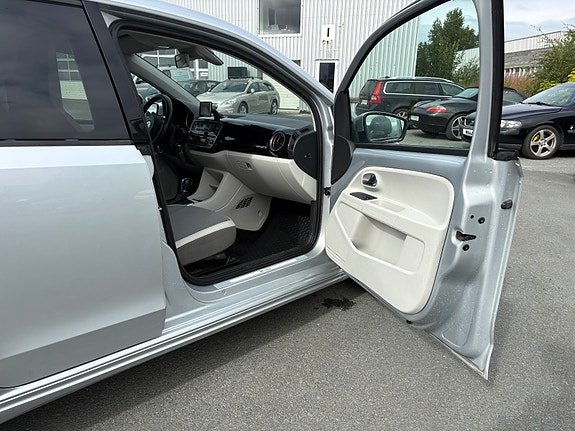 Volkswagen UP! 22 of 30