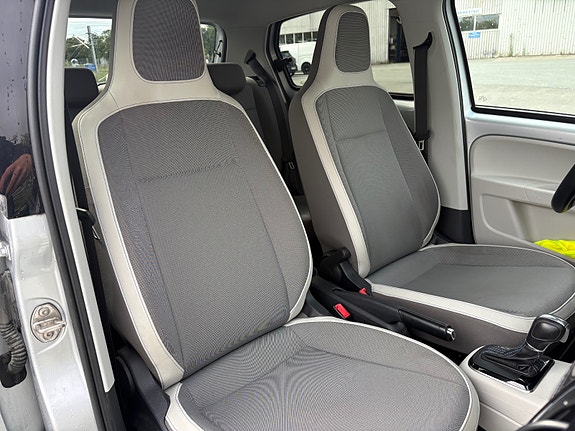 Volkswagen UP! 26 of 30