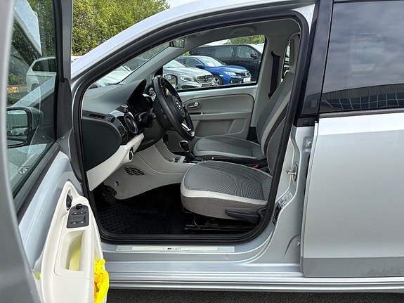Volkswagen UP! 11 of 30