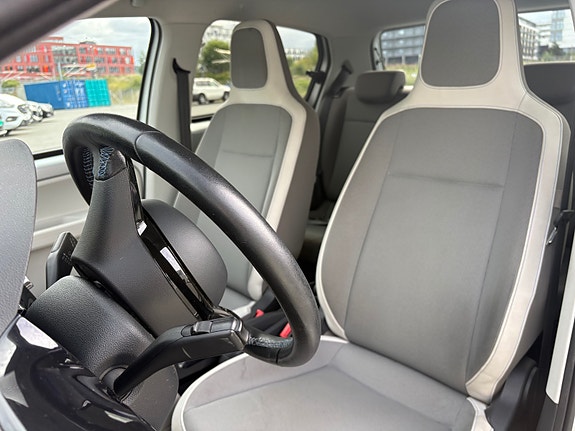 Volkswagen UP! 13 of 30