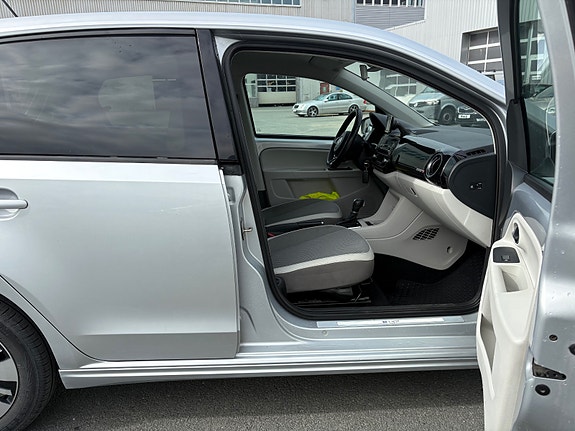 Volkswagen UP! 24 of 30