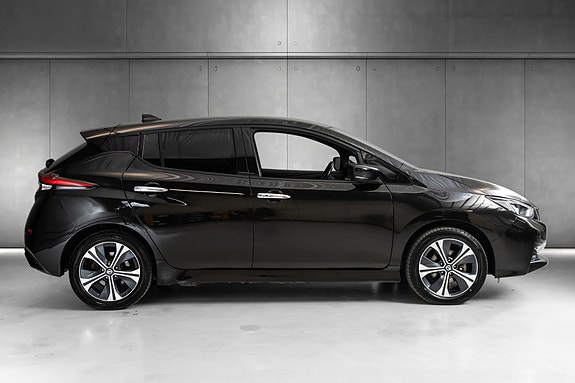 Nissan Leaf 5 of 23