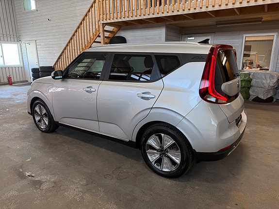 Kia e-Soul 10 of 30