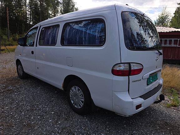 Hyundai H-1 3 of 6