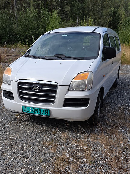 Hyundai H-1 2 of 6