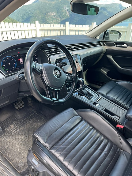 Volkswagen Passat 7 of 12