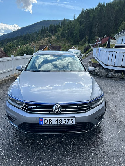 Volkswagen Passat 9 of 12