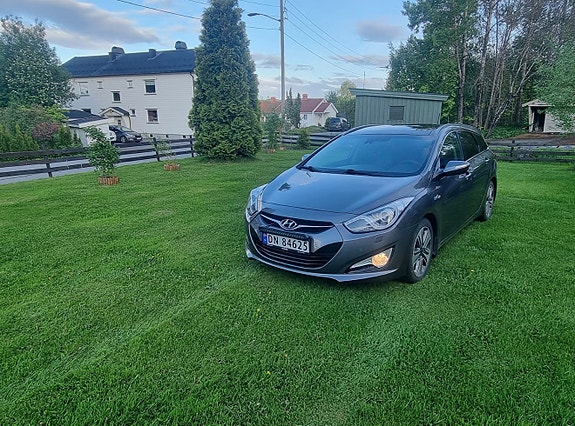 Hyundai i40 2 of 15