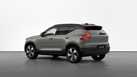 Volvo XC40 4 of 16