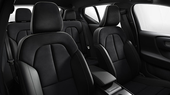 Volvo XC40 8 of 16