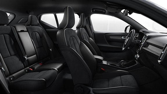 Volvo XC40 6 of 16