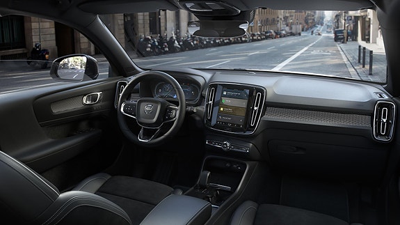 Volvo XC40 9 of 16