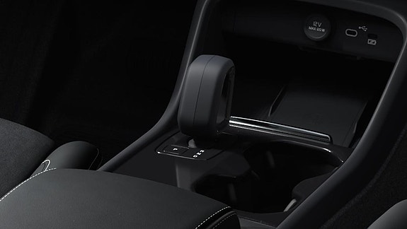 Volvo XC40 10 of 16