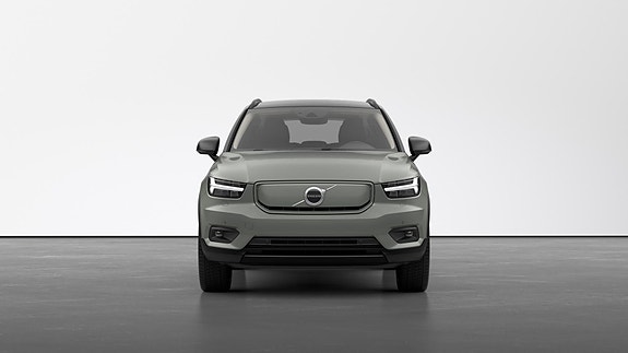 Volvo XC40 3 of 16