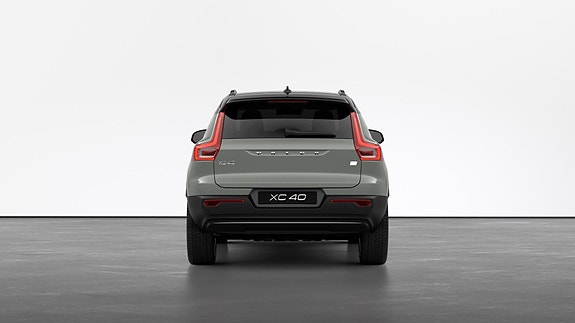 Volvo XC40 5 of 16