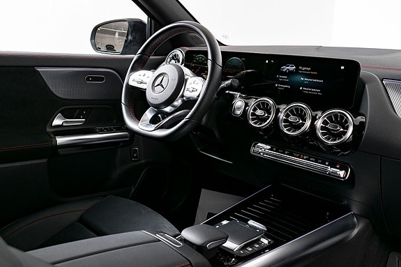 Mercedes-Benz EQA300 22 of 22