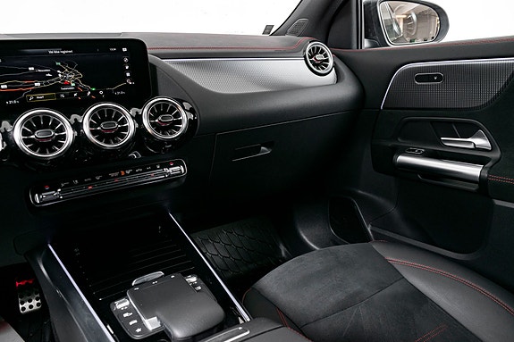 Mercedes-Benz EQA300 14 of 22