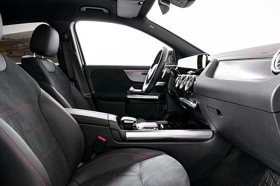 Mercedes-Benz EQA300 21 of 22