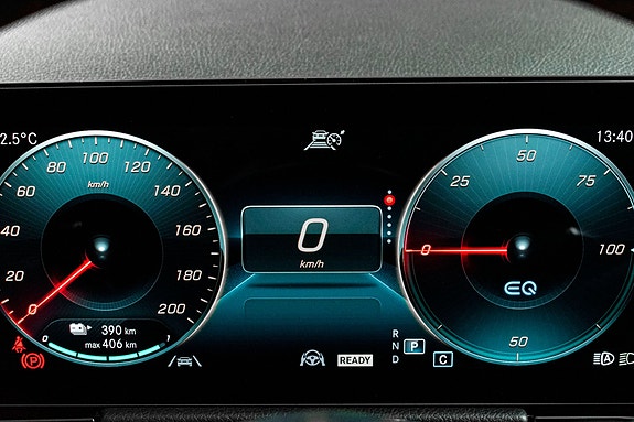 Mercedes-Benz EQA300 13 of 22