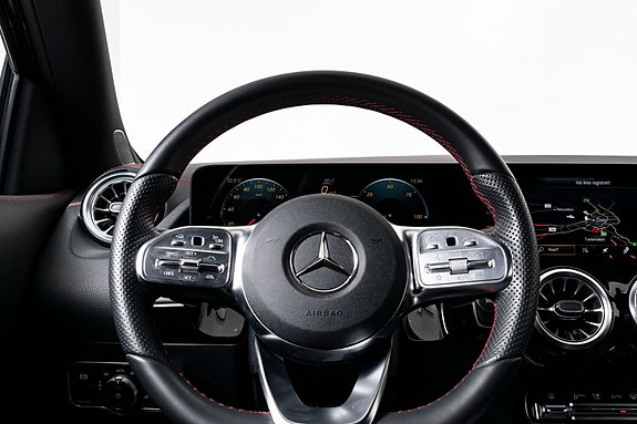 Mercedes-Benz EQA300 12 of 22