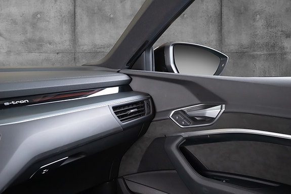 Audi e-tron 22 of 23