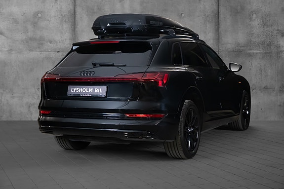Audi e-tron 4 of 23