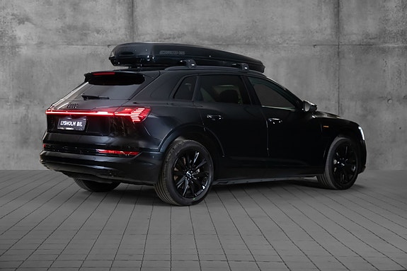 Audi e-tron 2 of 23