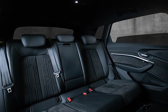 Audi e-tron 11 of 23