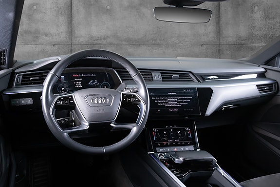 Audi e-tron 8 of 23