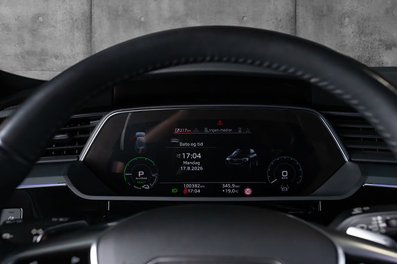Audi e-tron 14 of 23