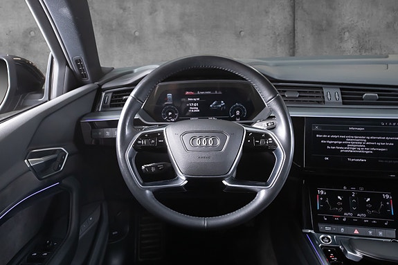 Audi e-tron 9 of 23